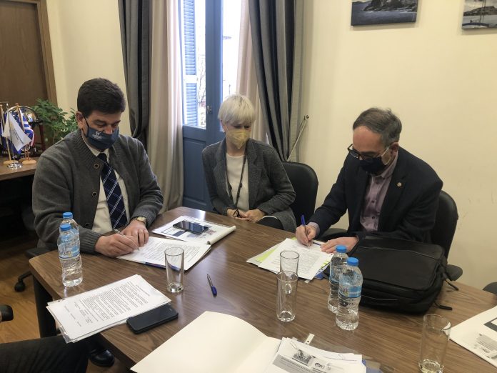 Mνημόνιο συνεργασίας υπέγραψε το Επιμελητήριο Καβάλας με το ΔΙ.ΠΑ.Ε. Mνημόνιο συνεργασίας υπέγραψε το Επιμελητήριο Καβάλας με το ΔΙ.ΠΑ.Ε.