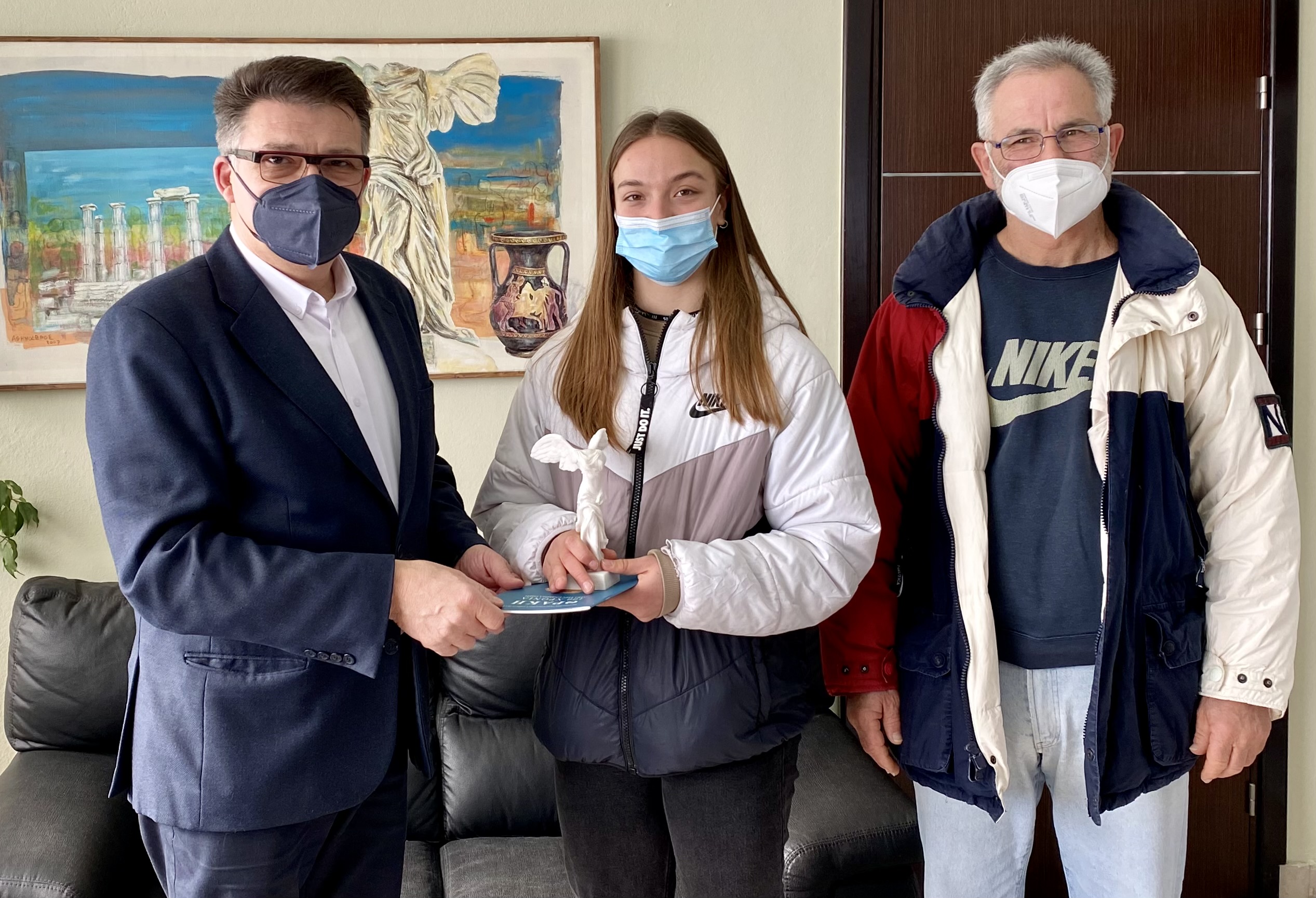 Βράβευση αθλήτριας από τον Αντιπεριφερειάρχη Έβρου Βράβευση αθλήτριας από τον Αντιπεριφερειάρχη Έβρου