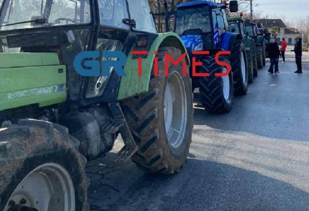 Με αναμμένες μηχανές οι αγρότες στην Κεντρική Μακεδονία Με αναμμένες μηχανές οι αγρότες στην Κεντρική Μακεδονία