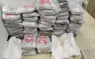 Περισσότερα από 67 κιλά κάνναβης κατασχέθηκαν από αστυνομικούς της Δ.Α. Ορεστιάδας σε παρέβρια περιοχή του Έβρου Περισσότερα από 67 κιλά κάνναβης κατασχέθηκαν από αστυνομικούς της Δ.Α. Ορεστιάδας σε παρέβρια περιοχή του Έβρου