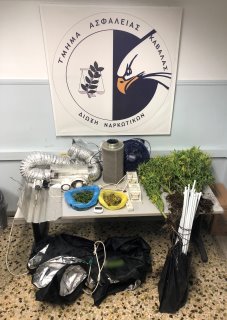 Συνελήφθη ημεδαπός στην Καβάλα, κατηγορούμενος για καλλιέργεια και κατοχή ναρκωτικών Συνελήφθη ημεδαπός στην Καβάλα, κατηγορούμενος για καλλιέργεια και κατοχή ναρκωτικών