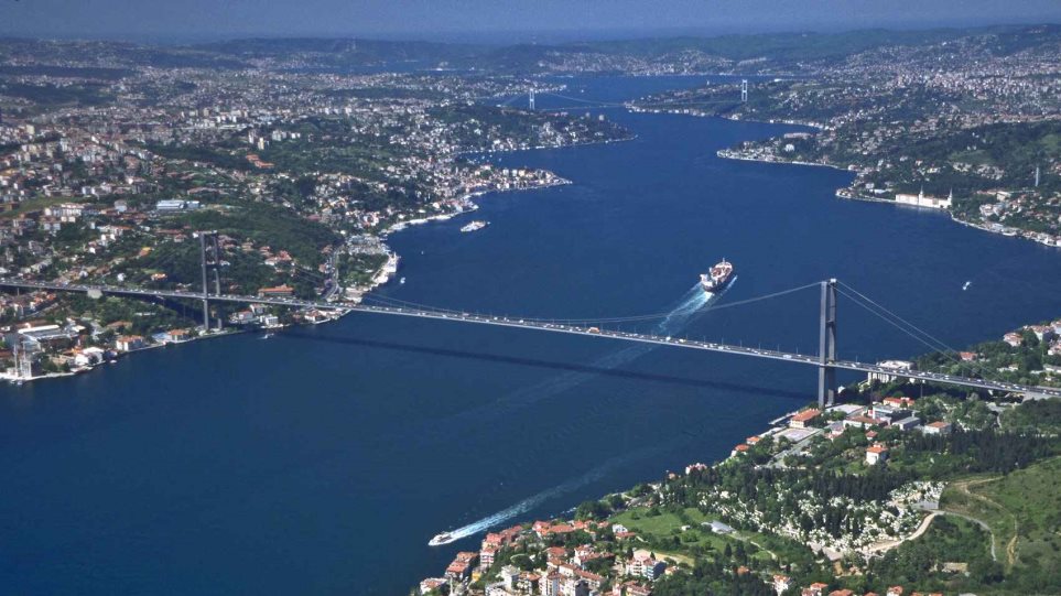 Ο Ερντογάν κλείνει τα Στενά του Βοσπόρου για πολεμικά πλοία