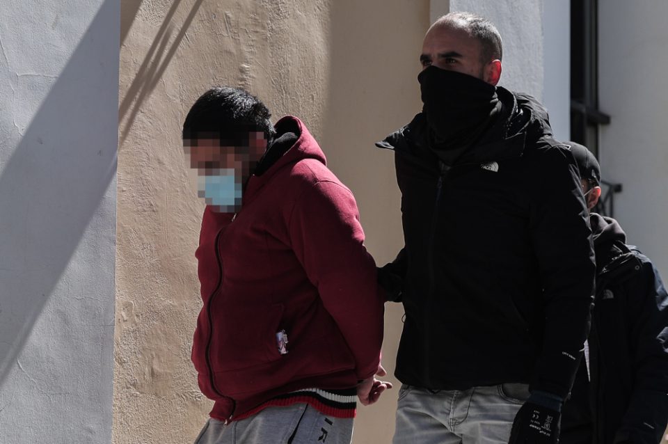 Βιασμός 18χρονης: Ομολόγησε ο 31χρονος την πράξη του και προφυλακίστηκε Βιασμός 18χρονης: Ομολόγησε ο 31χρονος την πράξη του και προφυλακίστηκε