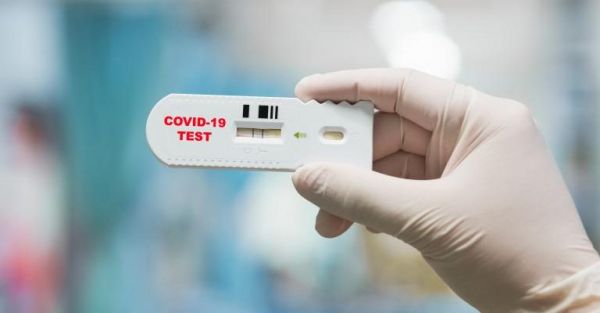 Ένα self test στα σχολεία και 100% πληρότητα στα γήπεδα Ένα self test στα σχολεία και 100% πληρότητα στα γήπεδα