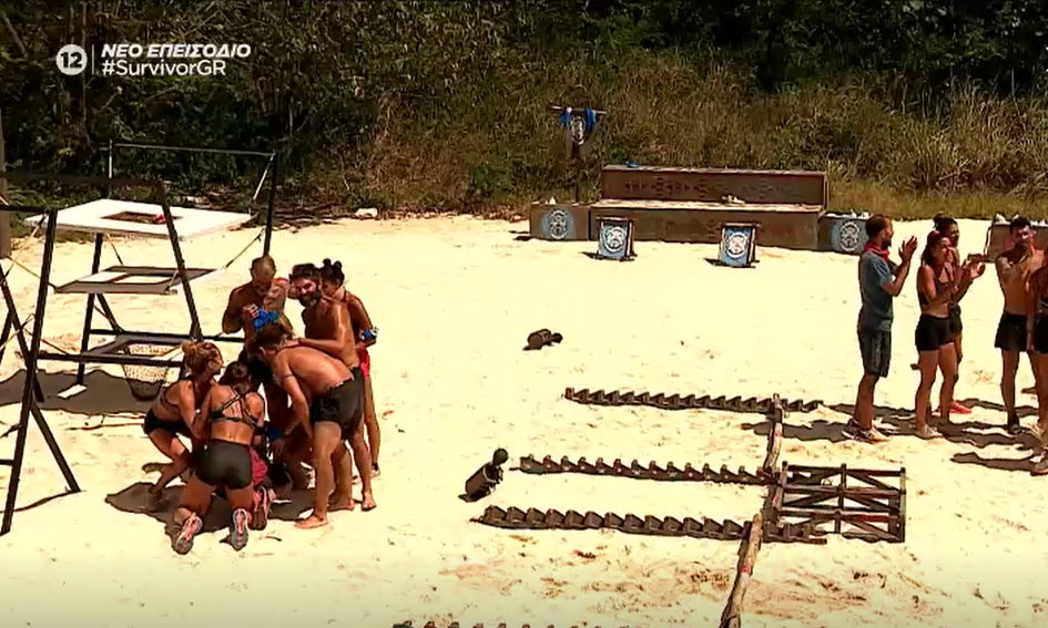 Survivor: Οι Μαχητές πήραν τη νίκη και απόλαυσαν το έπαθλο του φαγητού Survivor: Οι Μαχητές πήραν τη νίκη και απόλαυσαν το έπαθλο του φαγητού