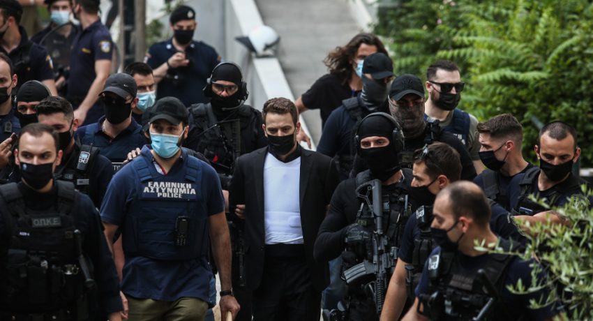 Τι βρήκαν στο κελί του Μπάμπη Αναγνωστόπουλου και τον τιμώρησαν στην απομόνωση Τι βρήκαν στο κελί του Μπάμπη Αναγνωστόπουλου και τον τιμώρησαν στην απομόνωση