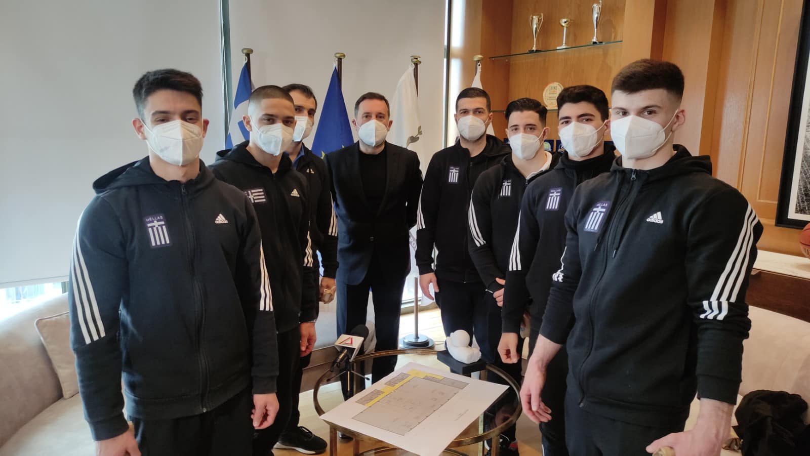 Ο Γιάννης Ζαμπούκης συναντήθηκε με την εθνική ομάδα ενόργανης γυμναστικής Ο Γιάννης Ζαμπούκης συναντήθηκε με την εθνική ομάδα ενόργανης γυμναστικής