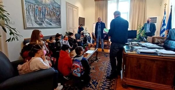 Οι μαθητές του 11ου Δημοτικού Σχολείου Ποταμουδίων επισκέφθηκαν το Δημαρχείο Καβάλας Οι μαθητές του 11ου Δημοτικού Σχολείου Ποταμουδίων επισκέφθηκαν το Δημαρχείο Καβάλας