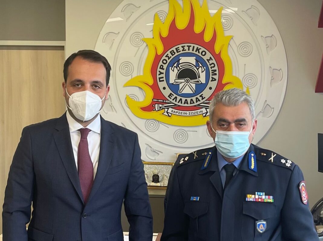 Συνάντηση Εργασίας Χρήστου Δερμεντζόπουλου με τον Αρχηγό του Πυροσβεστικού Σώματος Συνάντηση Εργασίας Χρήστου Δερμεντζόπουλου με τον Αρχηγό του Πυροσβεστικού Σώματος