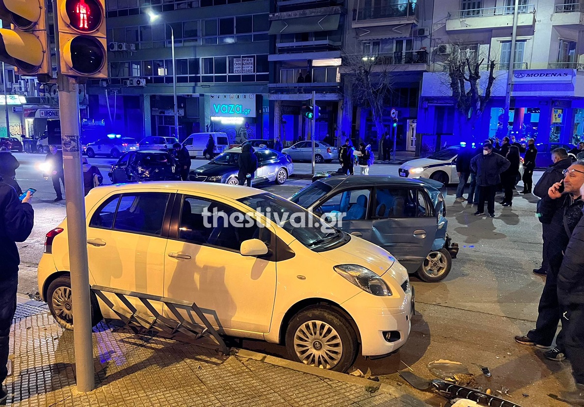 Θεσσαλονίκη: Αστικό λεωφορείο παρέσυρε αυτοκίνητα τραυματίζοντας οδηγούς