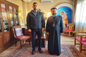 Επίσκεψη Κυριάκου Μπακιρτζή αθλητή MYAY THAI στο Μητροπολίτη Μαρωνείας Επίσκεψη Κυριάκου Μπακιρτζή αθλητή MYAY THAI στο Μητροπολίτη Μαρωνείας