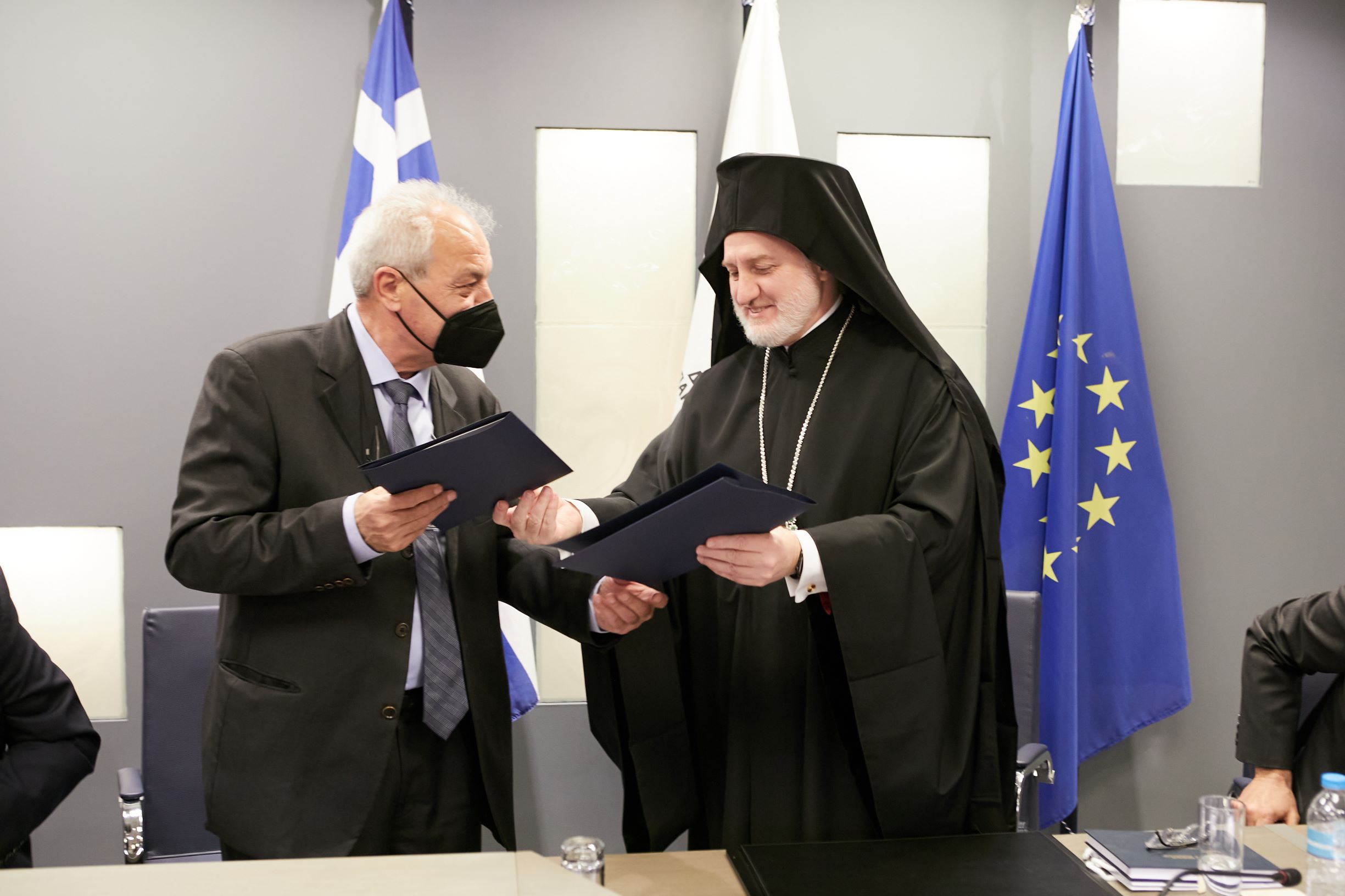 Σε κλίμα συγκίνησης πραγματοποιήθηκε η τελετή αναγόρευσης του Αρχιεπισκόπου Αμερικής κ. Ελπιδοφόρου, σε Επίτιμο Διδάκτορα του Τμήματος Ελληνικής Φιλολογίας της Σχολής Κλασικών και Ανθρωπιστικών Σπουδών του Δημοκριτείου Πανεπιστημίου Θράκης Σε κλίμα συγκίνησης πραγματοποιήθηκε η τελετή αναγόρευσης του Αρχιεπισκόπου Αμερικής κ. Ελπιδοφόρου, σε Επίτιμο Διδάκτορα του Τμήματος Ελληνικής Φιλολογίας της Σχολής Κλασικών και Ανθρωπιστικών Σπουδών του Δημοκριτείου Πανεπιστημίου Θράκης