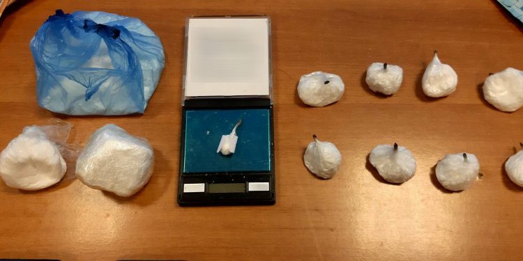 Θεσσαλονίκη: Σύλληψη διακινητή κοκαΐνης στο σπίτι του Θεσσαλονίκη: Σύλληψη διακινητή κοκαΐνης στο σπίτι του