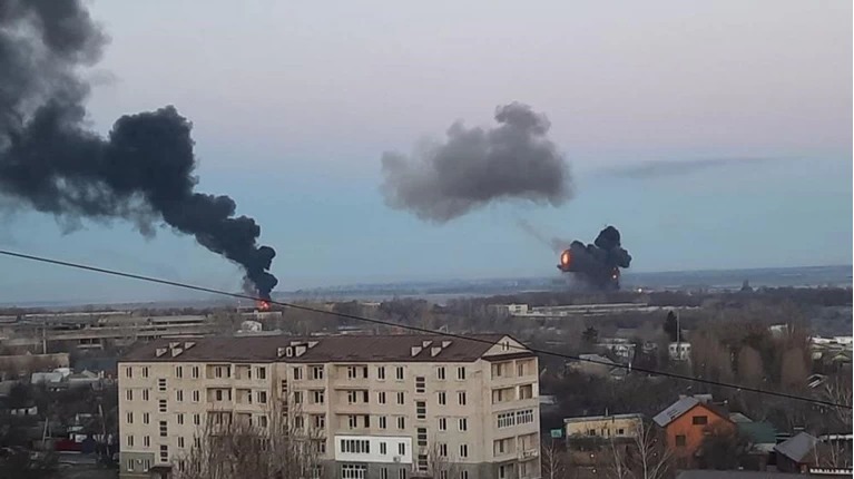 Ουκρανία: Χτυπήθηκε το κτίριο του ΟΑΣΕ όπου μεταφέρθηκε το Γενικό Προξενείο της Μαριούπολης Ουκρανία: Χτυπήθηκε το κτίριο του ΟΑΣΕ όπου μεταφέρθηκε το Γενικό Προξενείο της Μαριούπολης