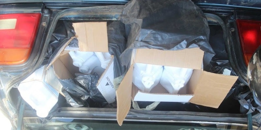Τον συνέλαβαν στην Εγνατία Οδό, με 100 πλαστικά δοχεία παράνομα φυτοφάρμακα