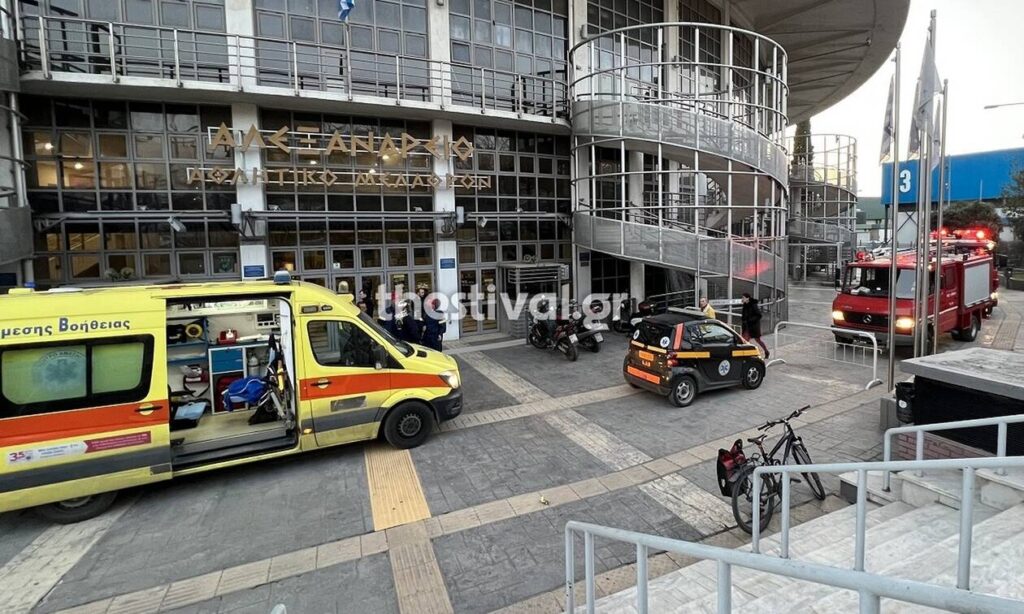 Θεσσαλονίκη: Ξίφος καρφώθηκε στο χέρι 11χρονης αθλήτριας ξιφασκίας και επενέβει η πυροσβεστική Θεσσαλονίκη: Ξίφος καρφώθηκε στο χέρι 11χρονης αθλήτριας ξιφασκίας και επενέβει η πυροσβεστική