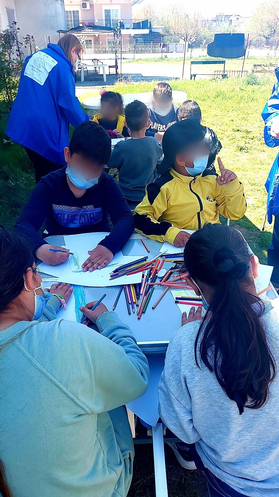 «Το MobileSchool Ταξιδεύει» στον καταυλισμό Αμπελοκήπων «Το MobileSchool Ταξιδεύει» στον καταυλισμό Αμπελοκήπων