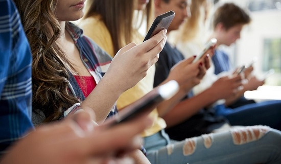 Social media: Πώς επηρεάζουν διαφορετικά αγόρια και κορίτσια Social media: Πώς επηρεάζουν διαφορετικά αγόρια και κορίτσια
