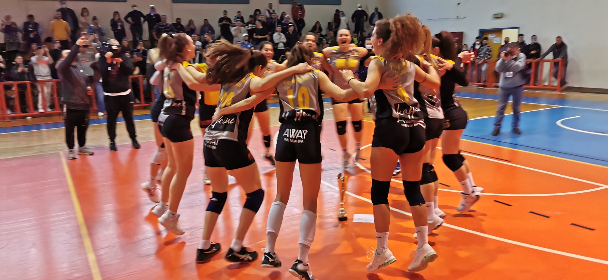 Συγχαρητήρια ανακοίνωση του Πανθρακικού για τις γυναικείες ομάδες μπάσκετ και βόλεϊ της Κομοτηνής Συγχαρητήρια ανακοίνωση του Πανθρακικού για τις γυναικείες ομάδες μπάσκετ και βόλεϊ της Κομοτηνής