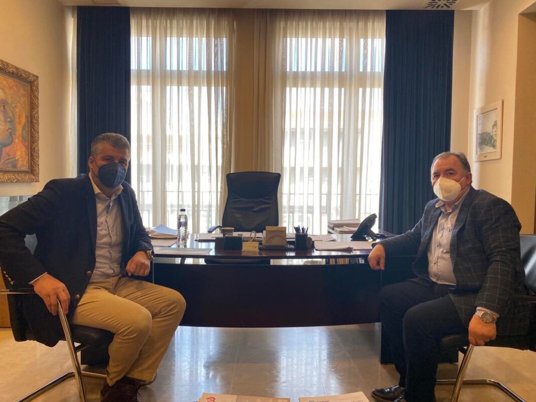 Ο Αντιπεριφερειάρχης Αγροτικής Οικονομίας και Κτηνοτροφίας της ΠΑΜΘ στο Επιμελητήριο Έβρου Ο Αντιπεριφερειάρχης Αγροτικής Οικονομίας και Κτηνοτροφίας της ΠΑΜΘ στο Επιμελητήριο Έβρου