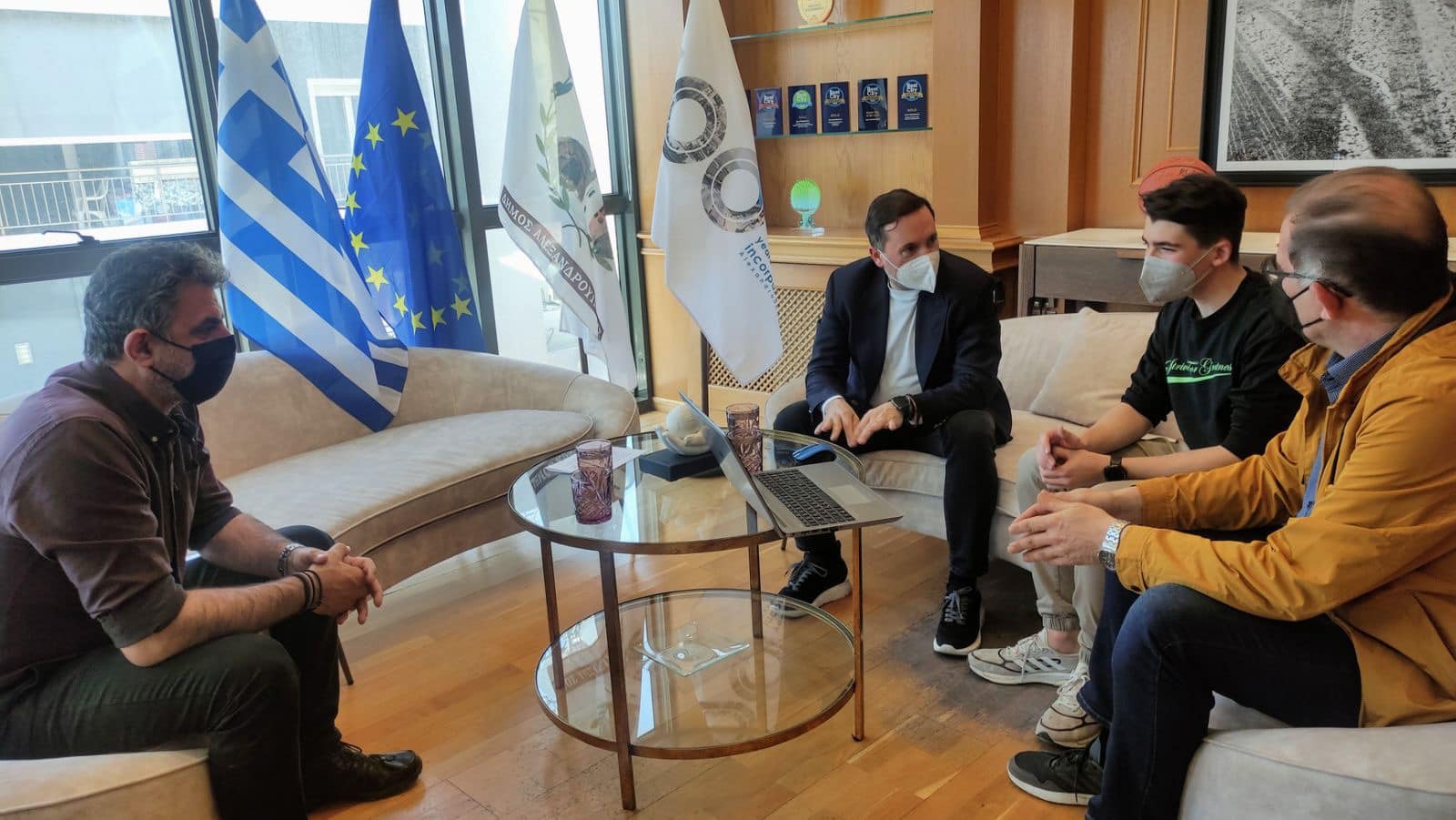 Ο Γιάννης Ζαμπούκης συναντήθηκε με μαθητή που κατάκτησε τη 2η θέση στον πανελλήνιο διαγωνισμό STEM STARS GREECE Ο Γιάννης Ζαμπούκης συναντήθηκε με μαθητή που κατάκτησε τη 2η θέση στον πανελλήνιο διαγωνισμό STEM STARS GREECE