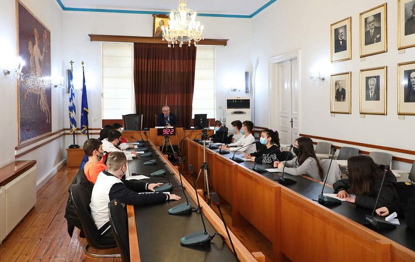 Συνάντηση του Δημάρχου Καβάλας με τους μαθητές της ΣΤ’ τάξης του 12ου Δημοτικού Σχολείου Καβάλας Συνάντηση του Δημάρχου Καβάλας με τους μαθητές της ΣΤ’ τάξης του 12ου Δημοτικού Σχολείου Καβάλας