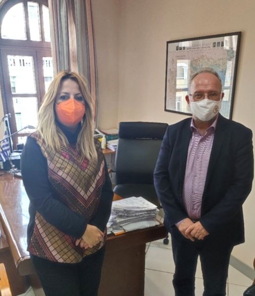 Συνάντηση του Δημάρχου Μαρωνείας Σαπών με την Υποδιοικήτρια της 4ης ΥΠΕ Συνάντηση του Δημάρχου Μαρωνείας Σαπών με την Υποδιοικήτρια της 4ης ΥΠΕ