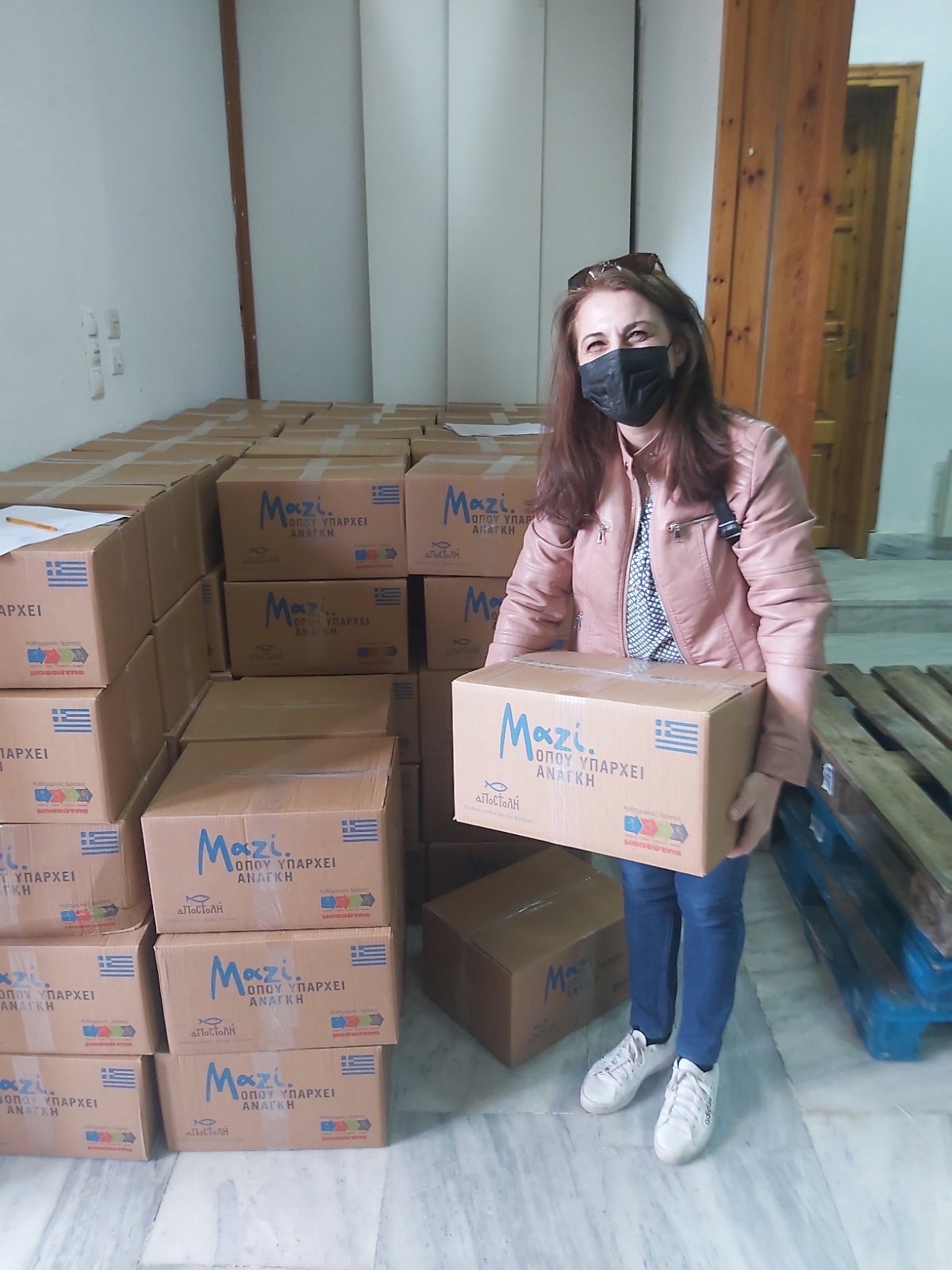Διανομή τροφίμων σε άπορες οικογένειες από την Ι.Μ. Ξάνθης Διανομή τροφίμων σε άπορες οικογένειες από την Ι.Μ. Ξάνθης