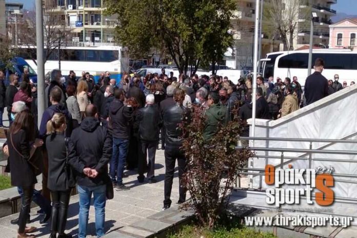 Η Θράκη, η Κομοτηνή και ο Πανθρακικός «αποχαιρέτησαν» τον Τάσο Καραολάνη Η Θράκη, η Κομοτηνή και ο Πανθρακικός «αποχαιρέτησαν» τον Τάσο Καραολάνη