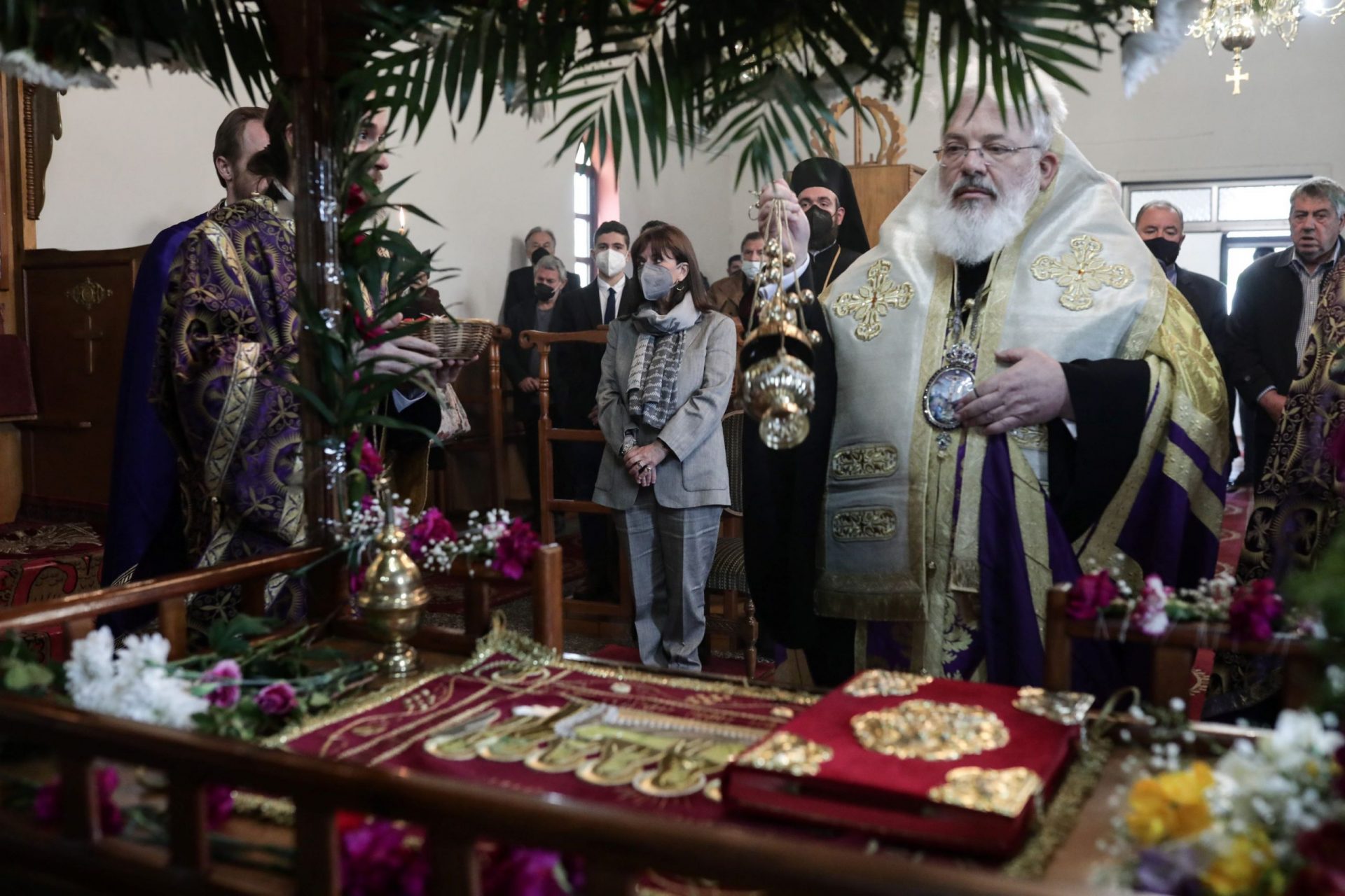 Στο Μικρό Δέρειο βρέθηκε η Κατερίνα Σακελλαροπούλου για την Ακολουθία της Αποκαθήλωσης