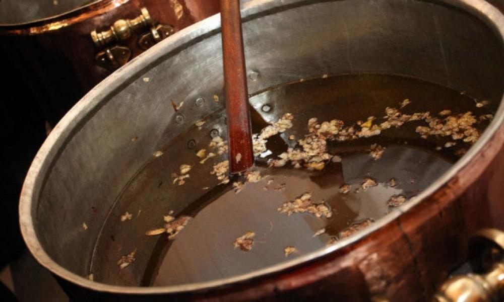 Το Άγιο Μύρο παρασκευάζεται κάθε 10 χρόνια και απαιτεί 57 σπάνια υλικά Το Άγιο Μύρο παρασκευάζεται κάθε 10 χρόνια και απαιτεί 57 σπάνια υλικά