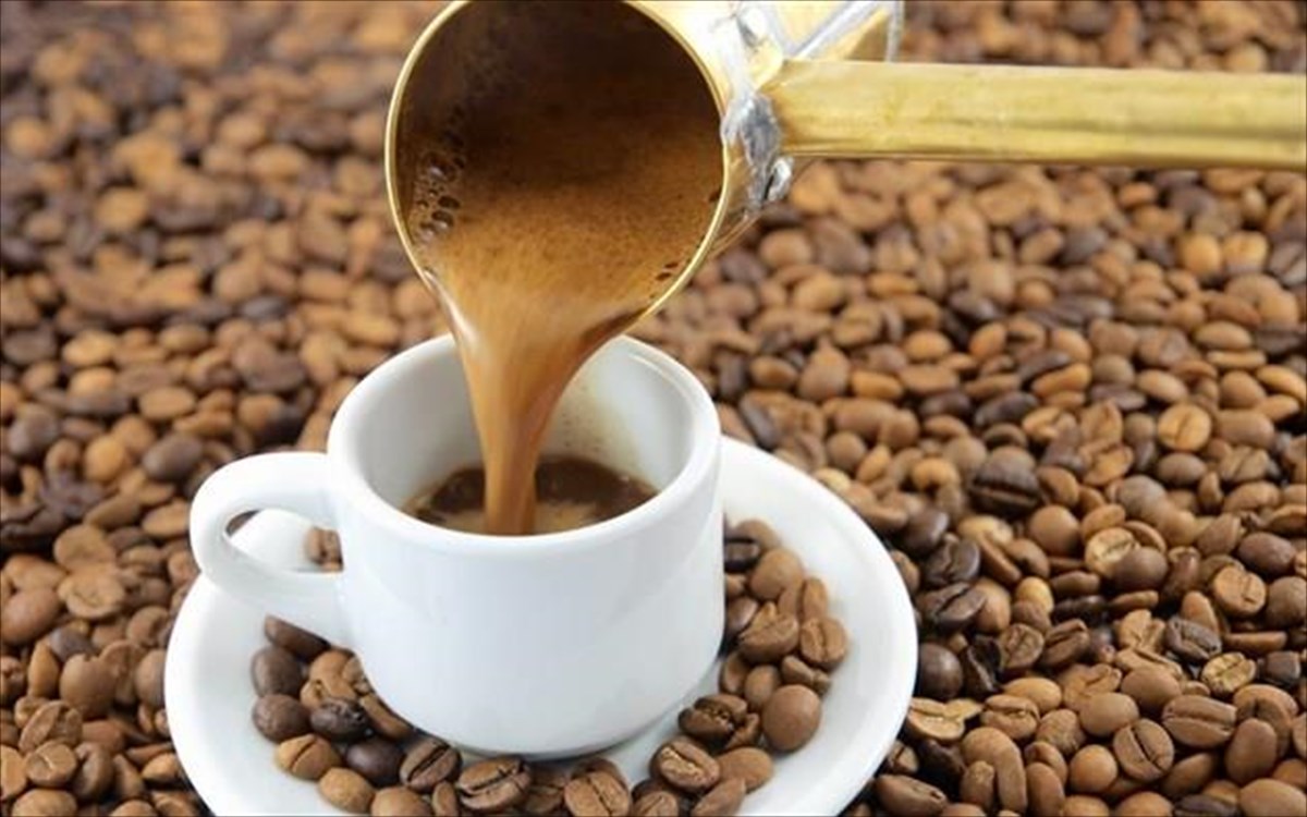Πόση καφεΐνη (mg) περιέχει ο καφές, το τσάι και τα αναψυκτικά που πίνετε: Πίνακες ανάλογα με το είδος