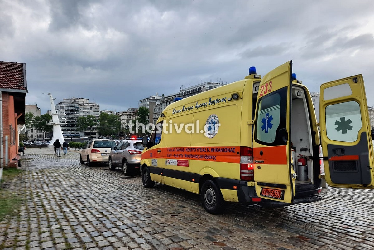 21χρονος έσωσε γυναίκα που έπεσε στο Θερμαϊκό 21χρονος έσωσε γυναίκα που έπεσε στο Θερμαϊκό