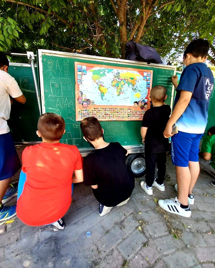 Θερμή υποδοχή του έργου «Το MobileSchool Ταξιδεύει» στον Δήμο Τοπείρου Ν. Ξάνθης Θερμή υποδοχή του έργου «Το MobileSchool Ταξιδεύει» στον Δήμο Τοπείρου Ν. Ξάνθης