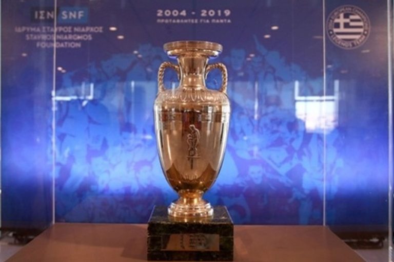 Στην Κομοτηνή την άλλη εβδομάδα το τρόπαιο του EURO 2004 με δυνατότητα για όλον τον κόσμο να φωτογραφηθεί μαζί του Στην Κομοτηνή την άλλη εβδομάδα το τρόπαιο του EURO 2004 με δυνατότητα για όλον τον κόσμο να φωτογραφηθεί μαζί του