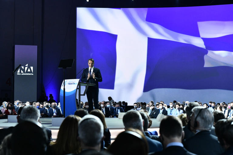 Ομιλία Μητσοτάκη στο 14ο Συνέδριο της ΝΔ: Η μεσαία τάξη δεν θα πληρώσει την ενεργειακή κρίση Ομιλία Μητσοτάκη στο 14ο Συνέδριο της ΝΔ: Η μεσαία τάξη δεν θα πληρώσει την ενεργειακή κρίση