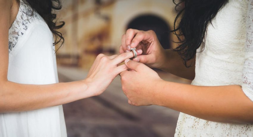 «Πράσινο» φως για γάμους ομόφυλων ζευγαριών !; «Πράσινο» φως για γάμους ομόφυλων ζευγαριών !;