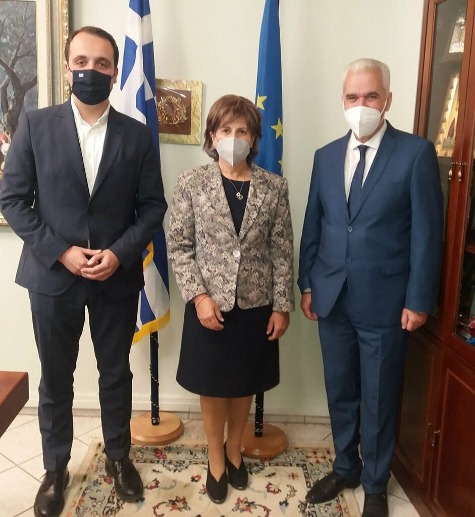 Υπογράφηκε η λειτουργία του πρώτου Μελισσοκομικού Πάρκου στην Ελλάδα, στην Κοτρωνιά Έβρου Υπογράφηκε η λειτουργία του πρώτου Μελισσοκομικού Πάρκου στην Ελλάδα, στην Κοτρωνιά Έβρου