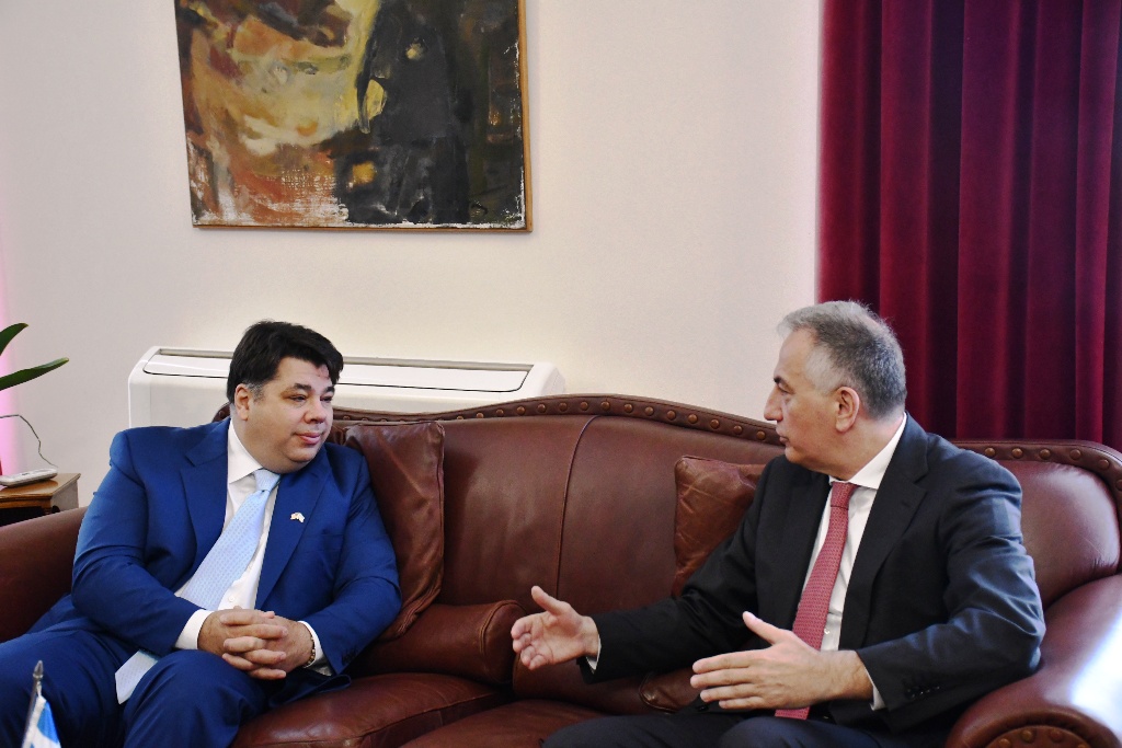 Συνάντηση του Υφυπουργού Εσωτερικών (Μακεδονίας – Θράκης) Σταύρου Καλαφάτη με τον νέο Πρέσβη των Η.Π.Α. Τζόρτζ Τσούνη