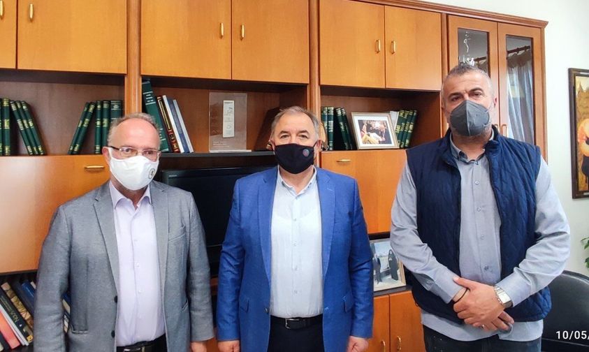 Συνάντηση δημάρχου Μαρωνείας Σαπών με τον Αντιπεριφερειάρχη Αγροτικής Οικονομίας και Κτηνιατρικής Περιφέρειας ΑΜ-Θ Συνάντηση δημάρχου Μαρωνείας Σαπών με τον Αντιπεριφερειάρχη Αγροτικής Οικονομίας και Κτηνιατρικής Περιφέρειας ΑΜ-Θ