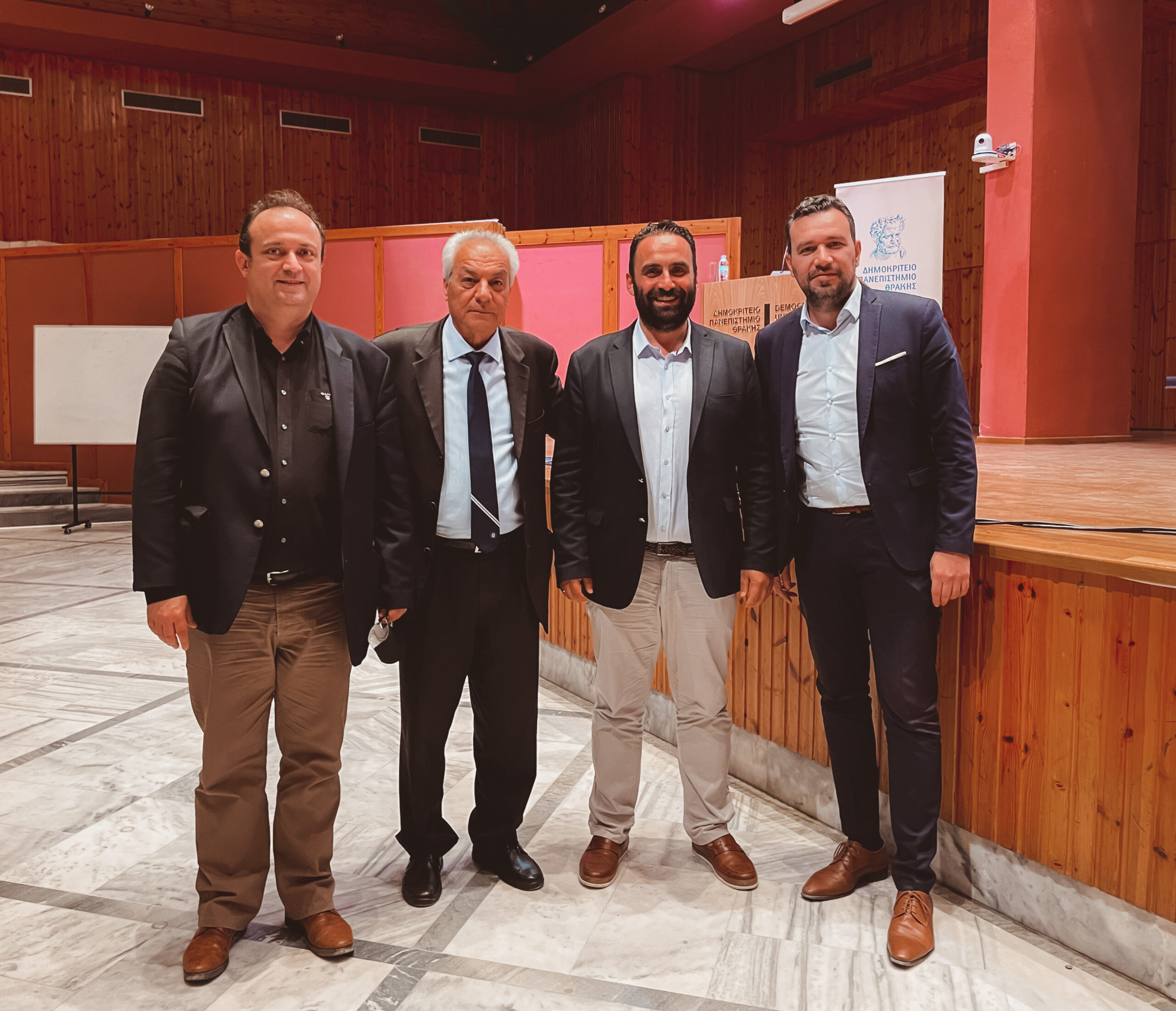 Υπογραφή Μνημονίου Συνεργασίας μεταξύ του Δημοκρίτειου και του Δικτύου Συνδέσμων Βιοτεχνιών και Βιομηχανιών της ΑΜΘ Υπογραφή Μνημονίου Συνεργασίας μεταξύ του Δημοκρίτειου και του Δικτύου Συνδέσμων Βιοτεχνιών και Βιομηχανιών της ΑΜΘ