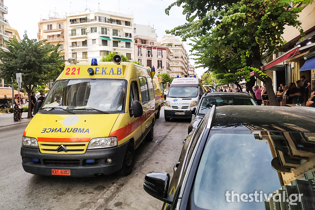 Θεσσαλονίκη: Πτώση γυναίκας από μπαλκόνι 5ου ορόφου Θεσσαλονίκη: Πτώση γυναίκας από μπαλκόνι 5ου ορόφου