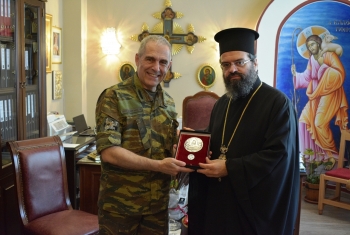 Επίσκεψη του Αρχηγού της 1ης Στρατιάς στο Σεβασμιώτατο Μητροπολίτη Μαρωνείας και Κομοτηνής Επίσκεψη του Αρχηγού της 1ης Στρατιάς στο Σεβασμιώτατο Μητροπολίτη Μαρωνείας και Κομοτηνής