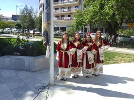 Έπαρση της Ιστορικής Σημαίας της Κομοτηνής, παραμονή των «Ελευθερίων» (Video)