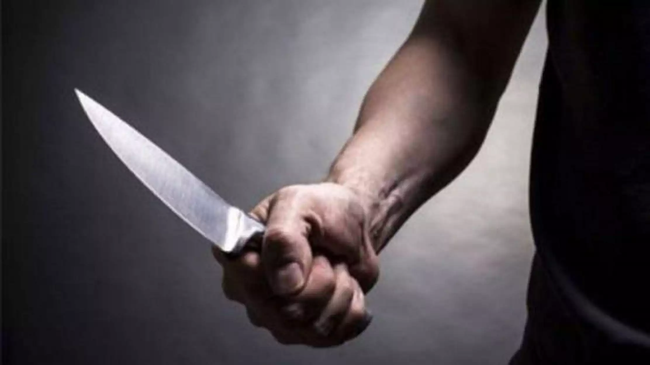 Καλαμάτα: 41χρονος μαχαίρωσε τον πατέρα του την ώρα που κοιμόταν Καλαμάτα: 41χρονος μαχαίρωσε τον πατέρα του την ώρα που κοιμόταν