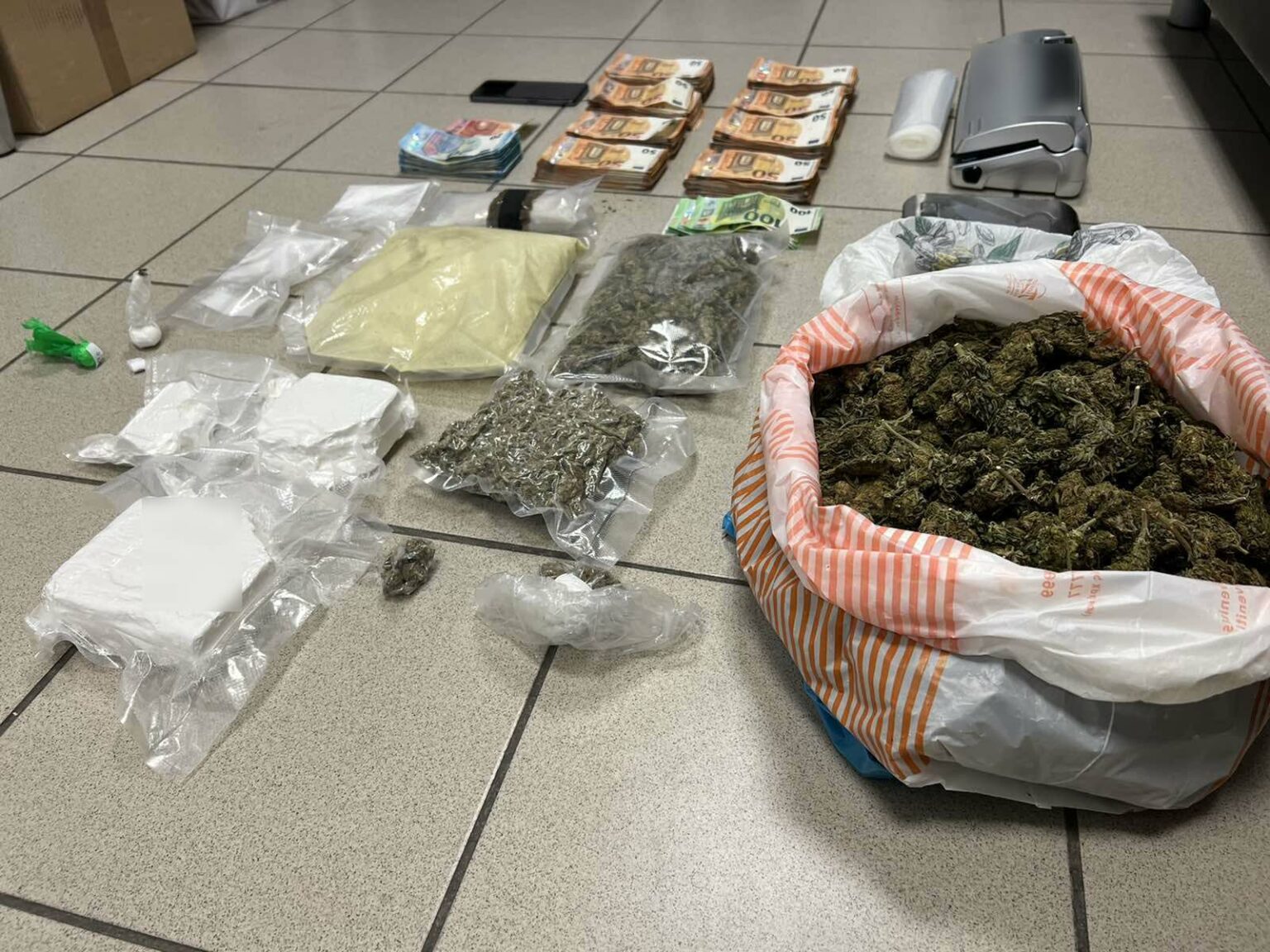 Συνελήφθη 30χρονος στη Θεσσαλονίκη για εμπόριο ναρκωτικών στη Γερμανία Συνελήφθη 30χρονος στη Θεσσαλονίκη για εμπόριο ναρκωτικών στη Γερμανία