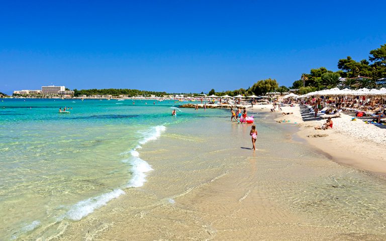 19χρονη κατήγγειλε βιασμό την ώρα που έκανε μπάνιο σε παραλία της Χαλκιδικής