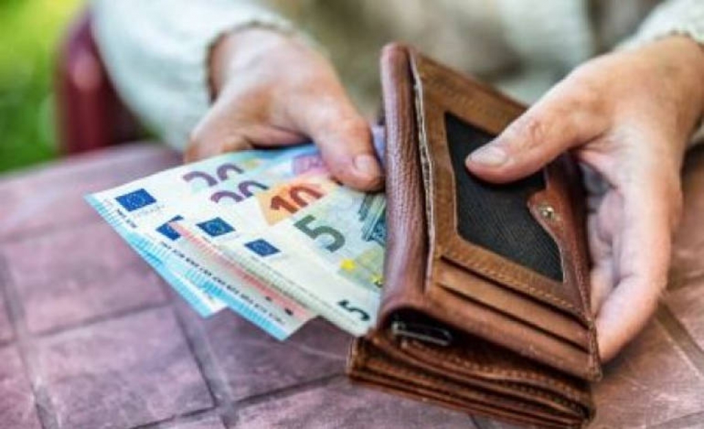 Απόφαση για δώρα 800 ευρώ σε κάθε συνταξιούχο – Ποιοι και πώς τα παίρνουν