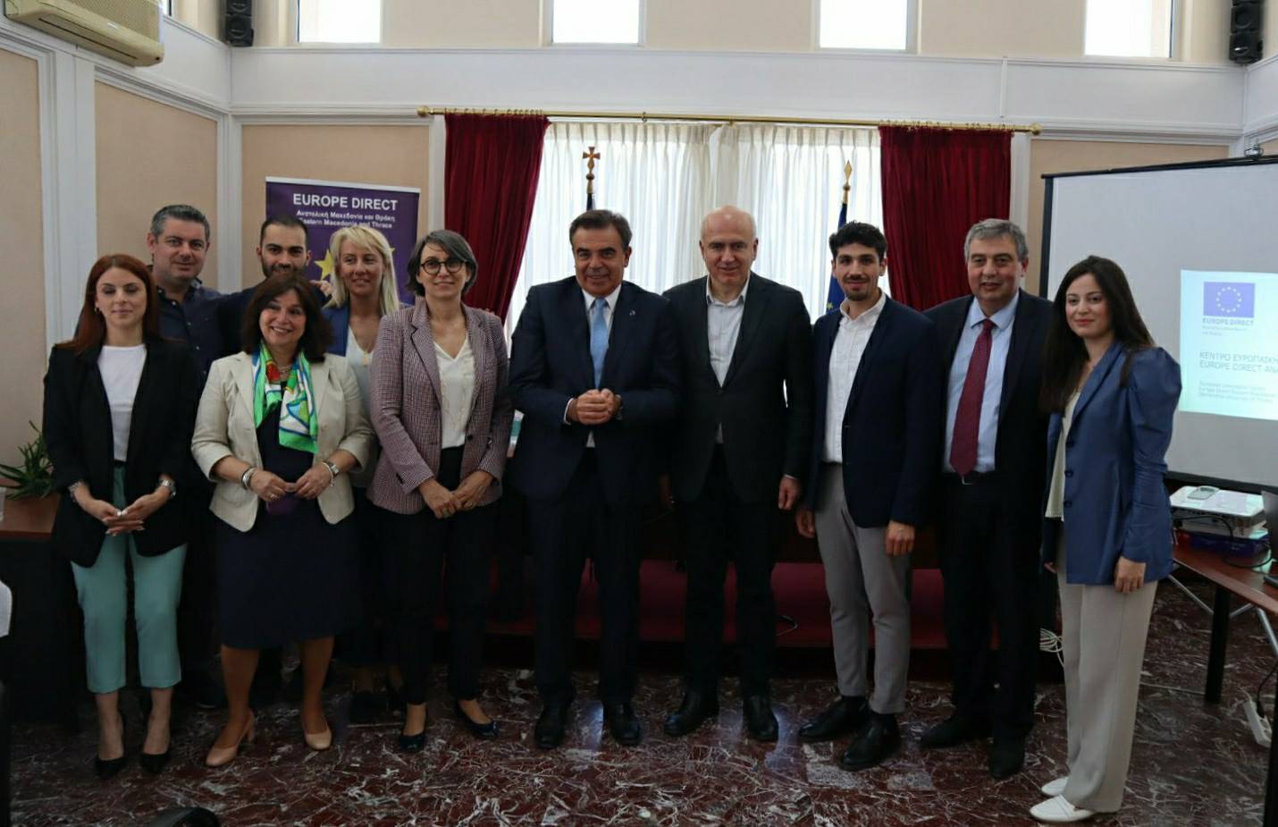 O Αντιπρόεδρος της Ευρωπαϊκής Επιτροπής συναντά τα Στελέχη του Γραφείου Ευρωπαϊκής Πληροφόρησης ΑΜΘ O Αντιπρόεδρος της Ευρωπαϊκής Επιτροπής συναντά τα Στελέχη του Γραφείου Ευρωπαϊκής Πληροφόρησης ΑΜΘ