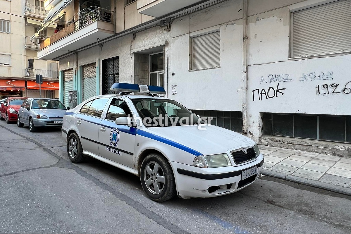 43χρονος έχασε τη ζωή του πέφτοντας από ύψος στην πολυκατοικία που έμενε στη Θεσσαλονίκη 43χρονος έχασε τη ζωή του πέφτοντας από ύψος στην πολυκατοικία που έμενε στη Θεσσαλονίκη